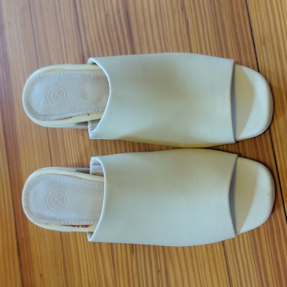 Leather heeled sandals